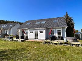 Ferienhäuser Insel Usedom Haus Milo 5 - Blick aufs Achterwasser! Whirlpool und Sauna，位于Lütow的酒店