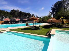 Camping Hello Soleil，位于Lablachère的酒店