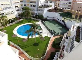 Bright and modern apartment: Garage, pool ...