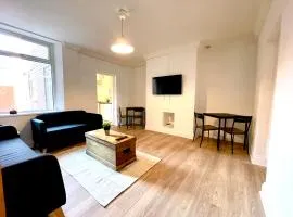 Huge serviced Apartment with FREE PARKING