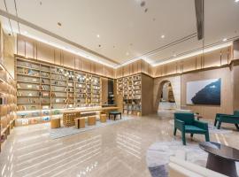 南昌红谷滩秋水广场亚朵酒店，位于南昌的酒店