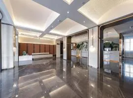 乌鲁木齐北京南路中营工地铁站亚朵酒店