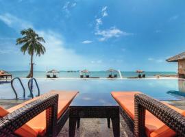民丹岛别墅海滩温泉度假酒店，位于特鲁克巴库的海滩酒店