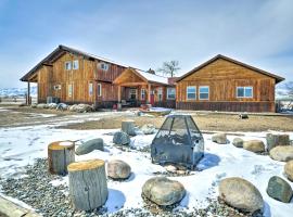 Private Powell Ranch Cabin with Mountain Views!，位于Clark的酒店