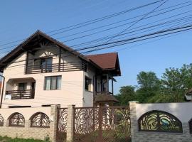 Pensiunea Valea Șușiței, Ciubar, Sauna, ATV, Safarii Jepp Offroad Ghid Turistic, Climbing, Rafting, Paragliding，位于塔古玖的Spa酒店