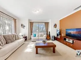 KOZYGURU Westleigh Spacious Home with 4 Beds NWE039