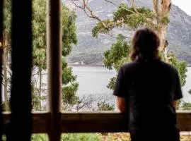 Freycinet Cottage 1 – Bluestone