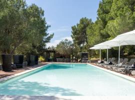 Magnificent Villa Marama In The Midst Of Ibiza’s Countryside，位于圣乔治的度假屋