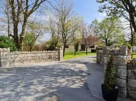 Yellow Heights Country House