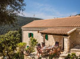 Traditional Stone House Anofli 1843 Fiskardo Kefalonia，位于费斯卡尔德宏的酒店