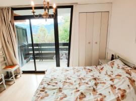 普拉图雷特假日公寓，位于普华露的酒店