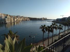 Seafront akwador，位于Il-Ħamrija的酒店