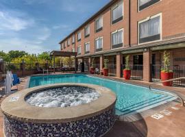 贝斯特韦斯特普拉斯DFW机场套房酒店，位于欧文的酒店