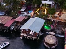 Captain Morgan Hostel Lake Coatepeque，位于圣安娜的旅馆