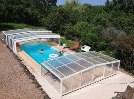 Gîte La Pironnière - Piscine, Nature, au bord de la Rivière