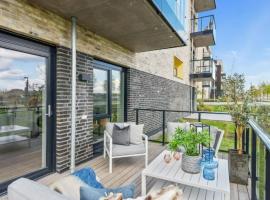 Scandpoint Apartment Fornebu Near Sea front with outdoor walk!，位于Stabekk泰伦拿体育馆附近的酒店