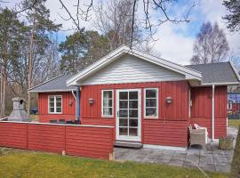 4 person holiday home in Rønne-By Traum，位于伦讷的酒店
