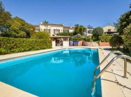 Cozy Home In Ghisonaccia With Outdoor Swimming Pool，位于吉索纳恰的酒店
