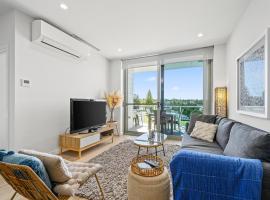 Hamptons By The Beach - Moana - C21 SouthCoast Holidays，位于Moana的酒店