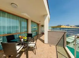 Briz Beach Apartments