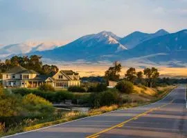 McNivens Rest Guest House with Mtn Views!