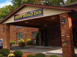 Iron Road Inn，位于埃尔金斯的酒店