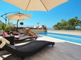 Apartments Villa Golden View，位于特罗吉尔的乡村别墅