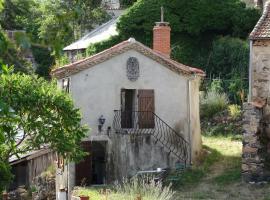 Pretty house en Auvergne，位于Rentières的酒店