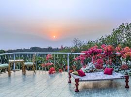 SaffronStays Sunglade, Kashid - ocean-view villa near Kashid Beach，位于Nandgaon的酒店