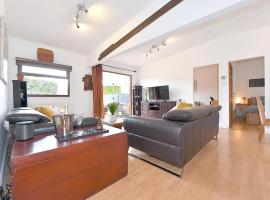 Gorgeous 3BD Cottage in the Heart of Guildford，位于吉尔福德的度假屋