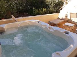 T2 rénové 100m plage avec SPA privatif entre calvi et ile rousse，位于卢米奥的酒店