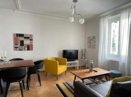 Appartement LUNA avec parking couvert privé，位于乐罗西的酒店