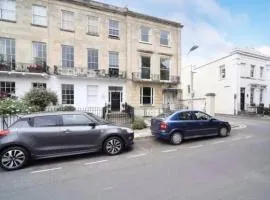 Chic Apt in Central Cheltenham