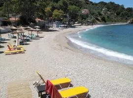 Kamari Beach guest house