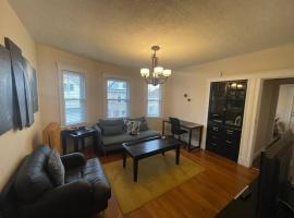 Cozy Large House close to TUFTS/Harvard/MIT 4BR，位于梅德福的度假屋
