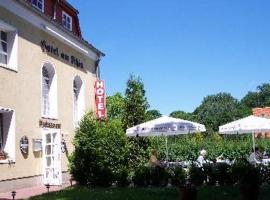 Hotel & Restaurant ''Am Rhin''，位于Fehrbellin的酒店