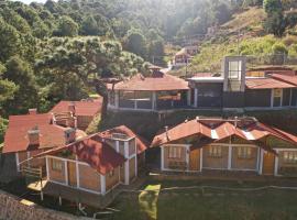 Los Pirineos，位于马萨米特拉的酒店