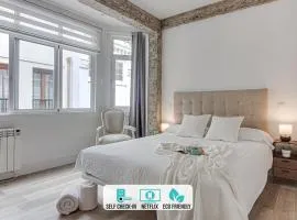 Central Square Deluxe Apartment