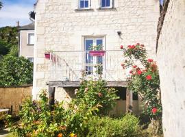 Maison au calme avec terrasse et jardin，位于希农的别墅