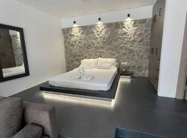 Rock N Sun - Brand new apartment in Ermioni，位于埃尔米奥尼的度假短租房