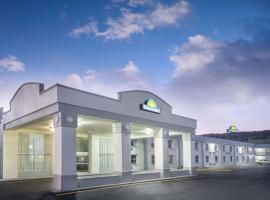 Days Inn by Wyndham Roanoke Hollins Near I-81，位于罗阿诺的酒店