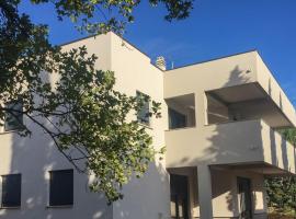 M Plus Residence，位于皮内兹齐的豪华型酒店