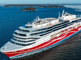 Viking Line ferry Viking Glory - One-way journey from Stockholm to Turku，位于斯德哥尔摩希尔科思剧院附近的酒店