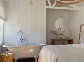 Ragnar Glamp Milzkalne Forest，位于Rauda的酒店