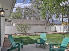 Pet-Friendly Canon City Home with Fenced Yard!，位于卡农城的酒店