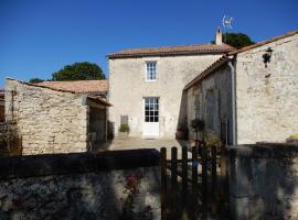 La Roche des Bois, maison classée *** (8 pers)，位于Saint-Laurent-de-la-Prée的酒店