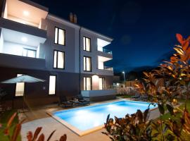 Luxury apartment Punta with sea view and swimming pool，位于普莱曼图拉的豪华酒店
