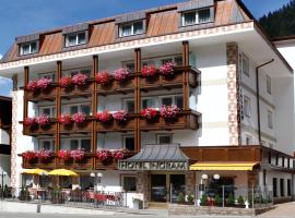 Hotel Ingram，位于塞尔瓦迪加尔代纳山谷的酒店