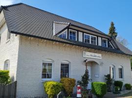 Pension Seeschlösschen，位于Semlin的带停车场的酒店