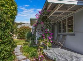 Lazy Days Seaside Cottage - Umina Beach，位于尤米纳的酒店